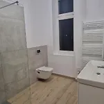 In דירה